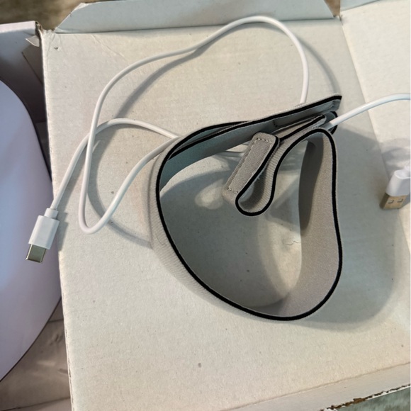 White LED Light Therapy Mask - Picture 6 of 7